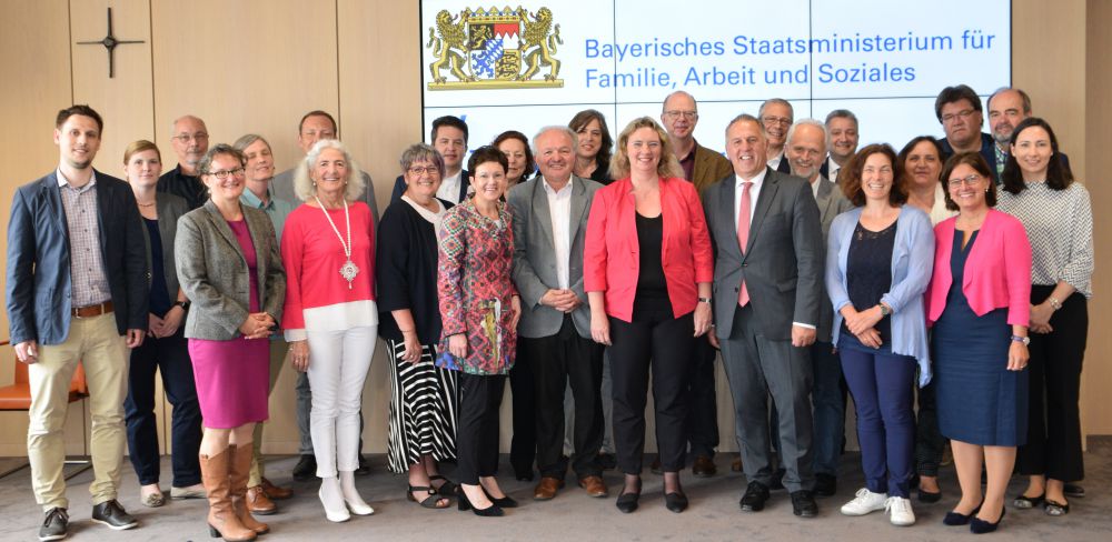 Erste Kuratoriumssitzung der Zukunftsstiftung Ehre