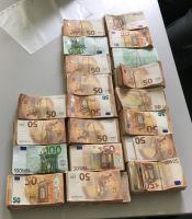 Reisender mit 200 000 Euro Bargeld im Zug unterweg