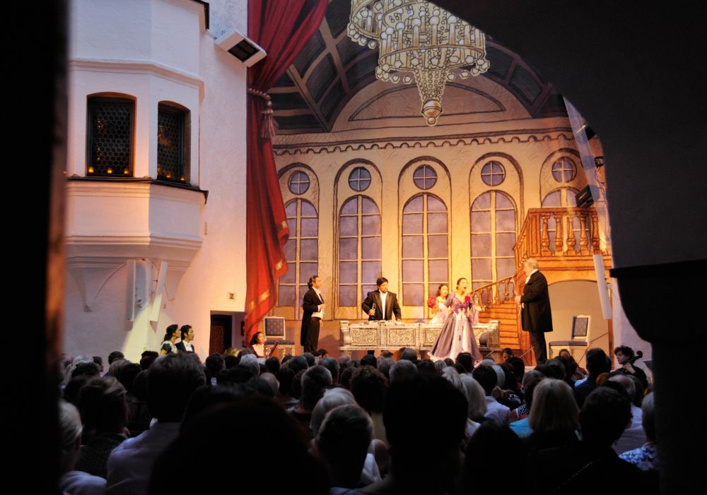 4 Opernfestspiele Schloss Amerang und 53 Ameranger
