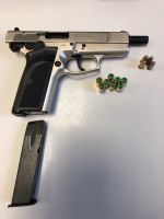Grenzer finden Schusswaffe und Anabolika im Auto