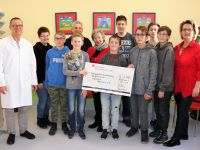 Schüler der Johann Rieder Realschule spenden an di