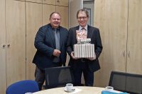 Geschäftsleiter Albert Dirnberger verabschiedet si
