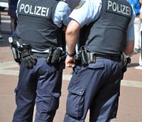 Sicherheitswacht und Polizei angegriffen
