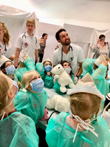 Wir nehmen Kindern die Angst vor dem Krankenhaus
