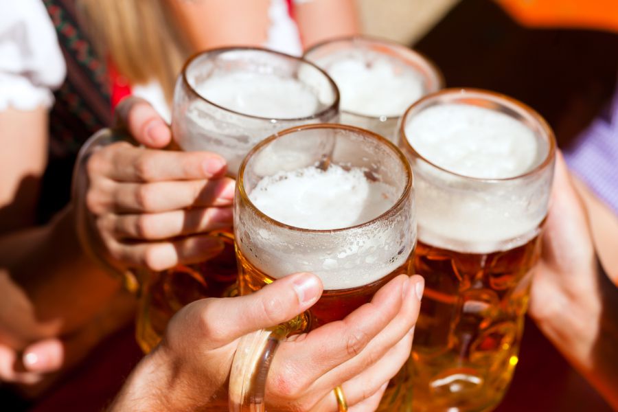 Alkohol und Drogen bei Verkehrskontrolle festgeste
