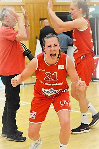 Wasserburg Basketball Damen 1 Der Kapitän bleibt a