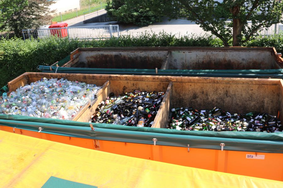 Was passiert mit Glas und Kunststoffen im im Landk