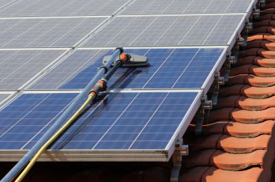 Defekte Photovoltaikanlage verursacht Dachstuhlbra