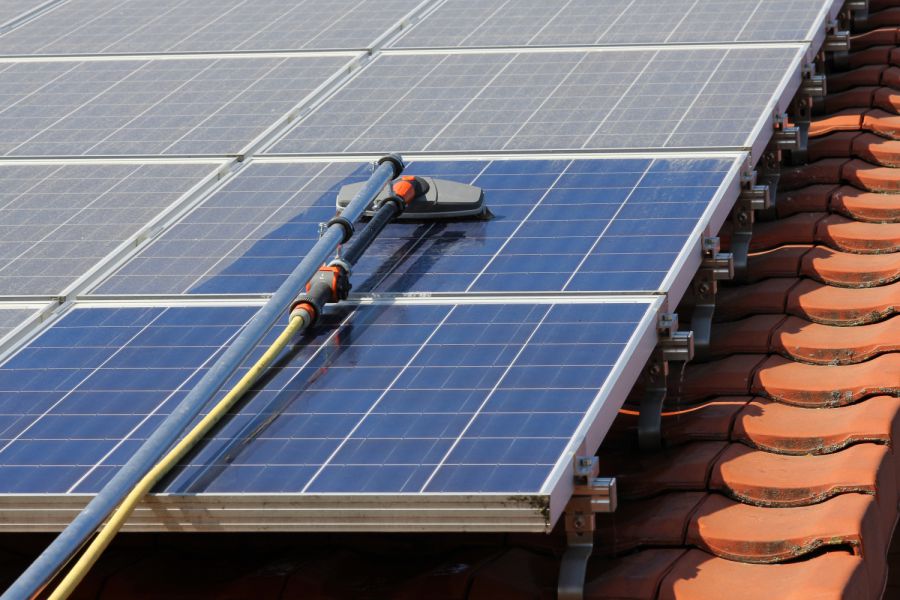 Defekte Photovoltaikanlage verursacht Dachstuhlbra