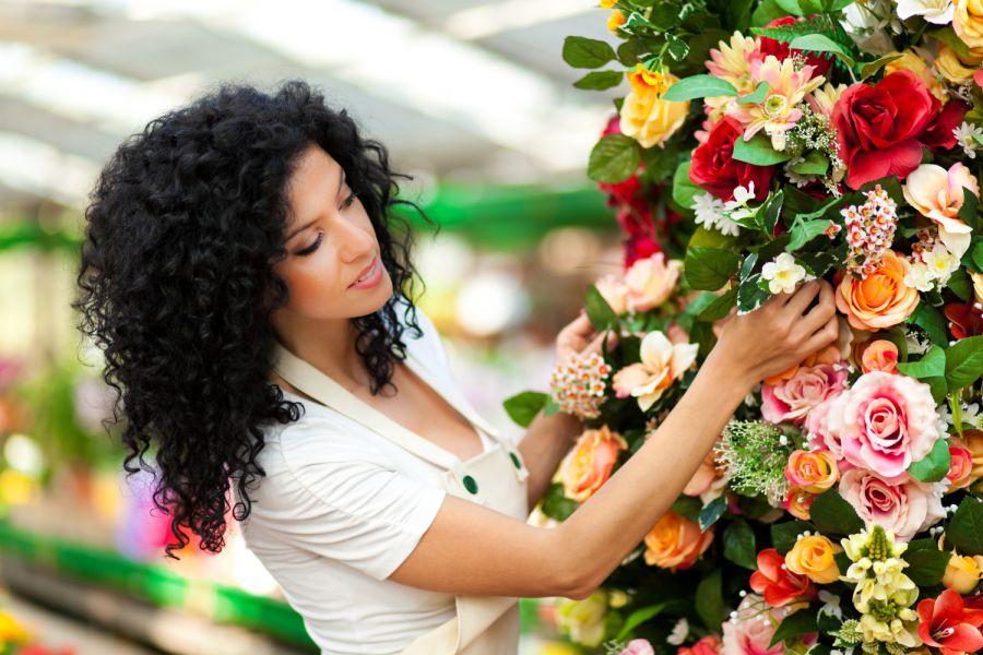 Diebstahl von Dahlien und Lilien aus Blumenbeet in