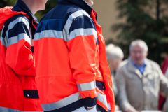 Ältere Dame wird aus Wohnung gerettet Traunreut