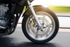 Länderübergreifende Motorradkontrolle bei perfekte