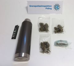 Frisch und sauber Cannabis ? in Tupper Box und The