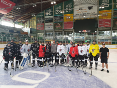 Grubauer trainiert mit U17 und Torhütern