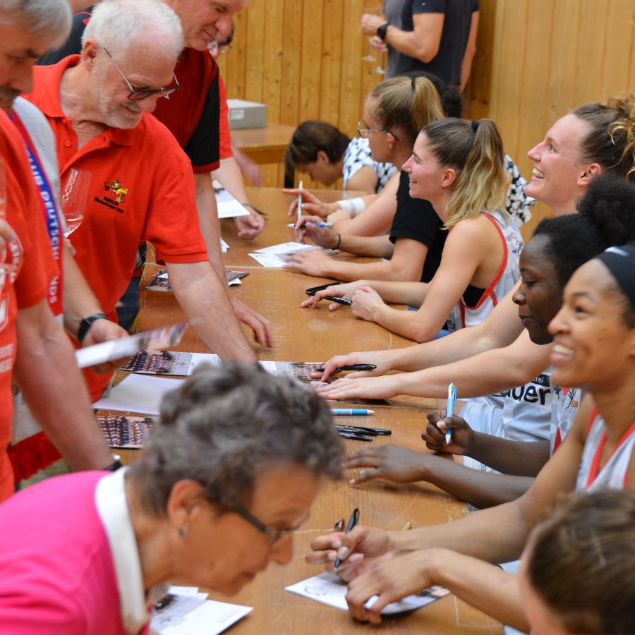 WASSERBURG Teamvorstellung ein voller Erfolg