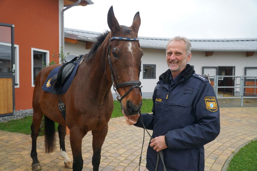 ROSENHEIM Bayerns dienstältester Polizeireiter und