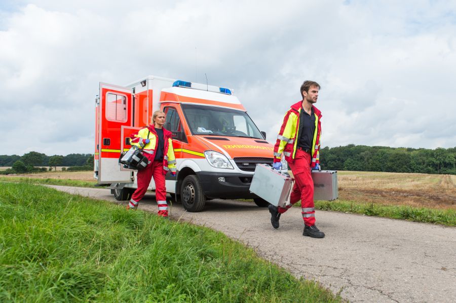 Verletzter junger Mann in Prien a Chiemsee aufgefu