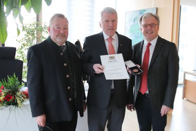 Otto Zwiefelhofer mit Kommunaler Verdienstmedaille