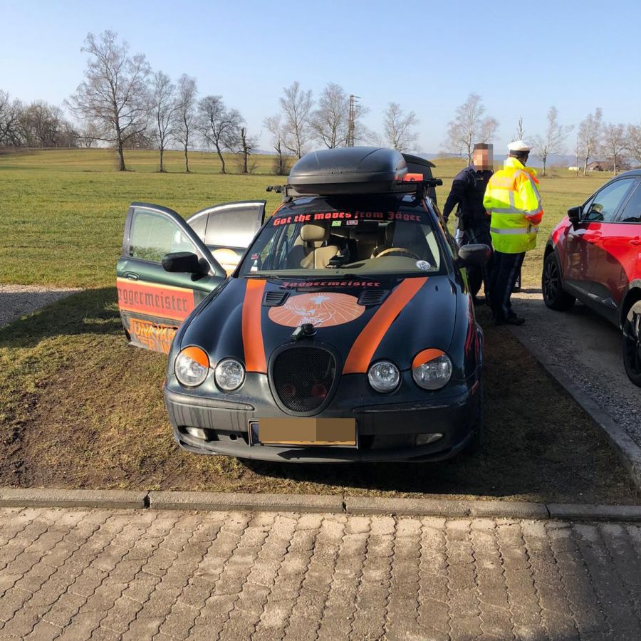 Illegales Autorennen und Straßenverkehrs gefährdun