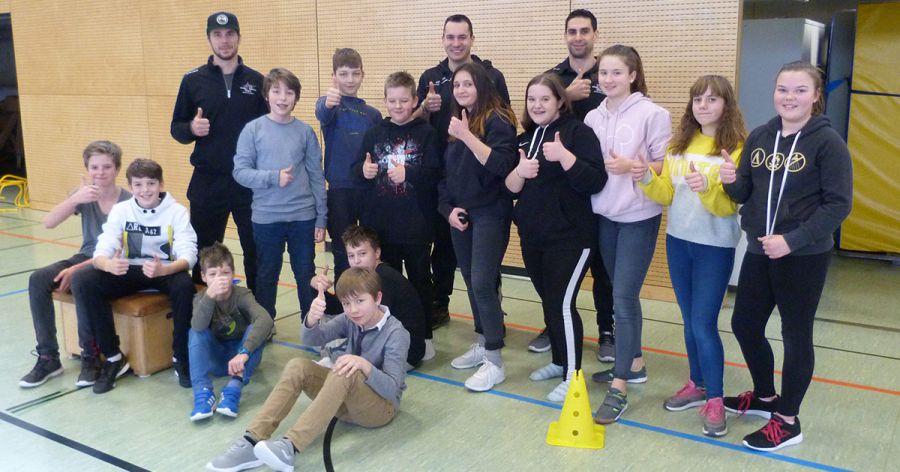 Starbulls besuchen Grund und Mittelschule Rott am 