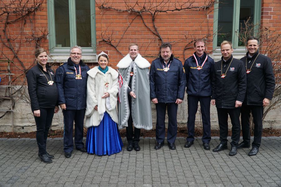 Rosenheimer Prinzenpaar zu Besuch bei der Polizei