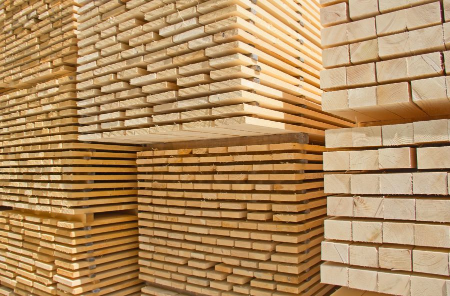 Deutlich überladenen Holztransport auf der A8 gest