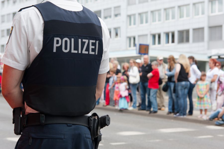 Marktl Nach Randalen im Einkaufsmarkt Beamte bespu