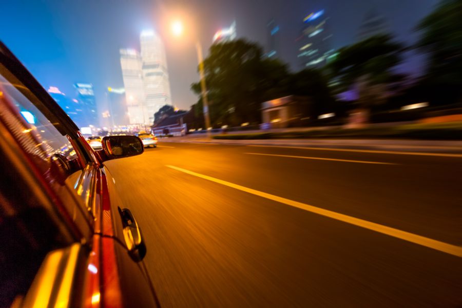 Autofahrer ins Gesicht gespuckt