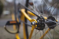 Raubling Kind rast mit Fahrrad in Mutter und Kinde