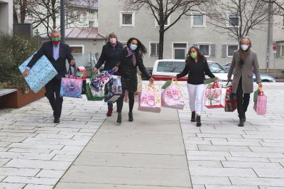Rotary Club Rosenheim Innstadt bringt Geschenke fü