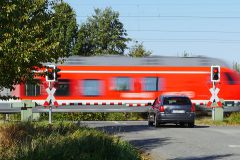 Traunstein Verkehrsunfallflucht an Bahnübergang