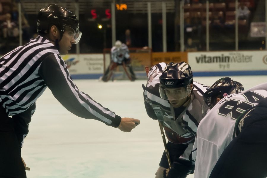 Starbulls Rosenheim Kyle Gibbons schießt die Starb