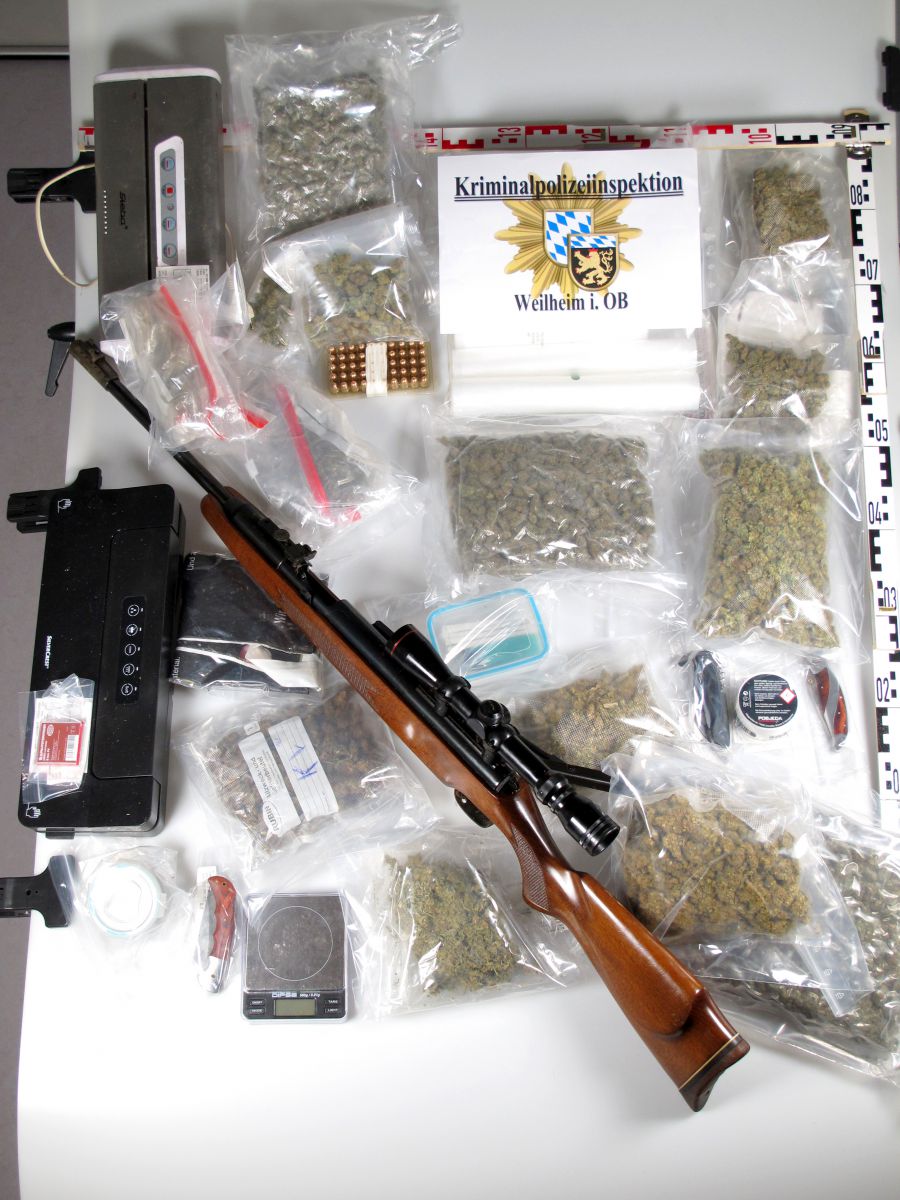 Kripo stellt Marihuana und Waffen sicher