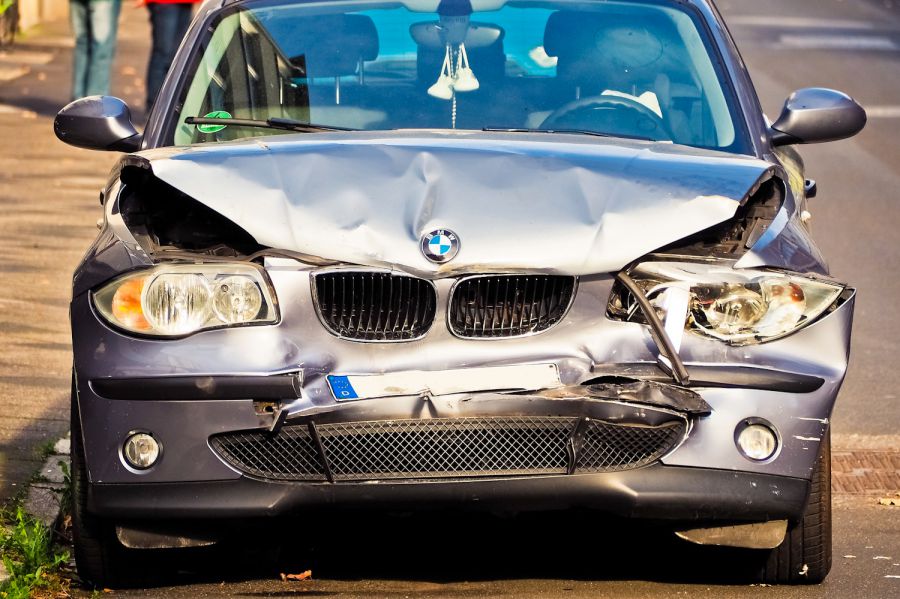 Schechen OT Mühlstätt Auto kracht in Wand des Heiz
