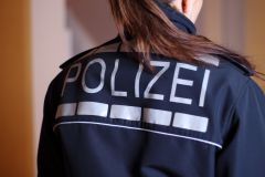 Rosenheim Mann schlägt auf Frau ein