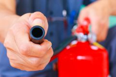 Versuchtes Tötungsdelikt Brandsatz vor Wohnung gez