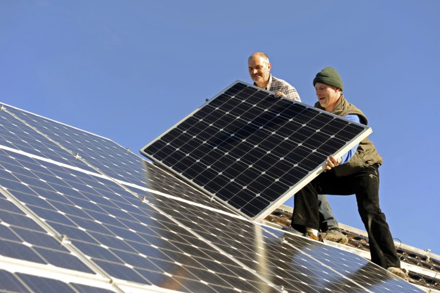 Photovoltaikmodule auf Lärmschutzbauten können wes