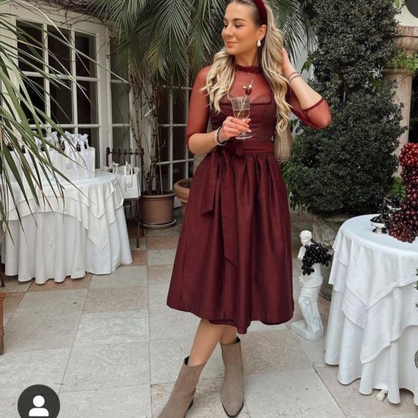 Entzückendes Samtdirndl aus dem Chiemgau