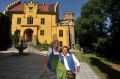 fesche Dirndl und schneidige Lederhosen in Rosenhe