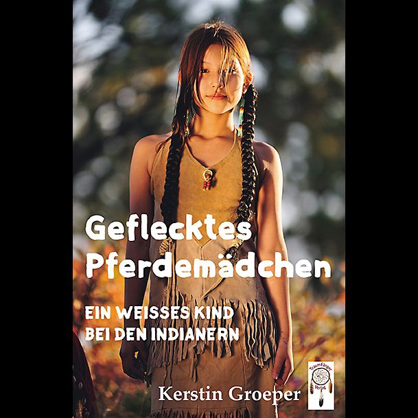 Geflecktes Pferdemädchen ein weißes Kind bei den L
