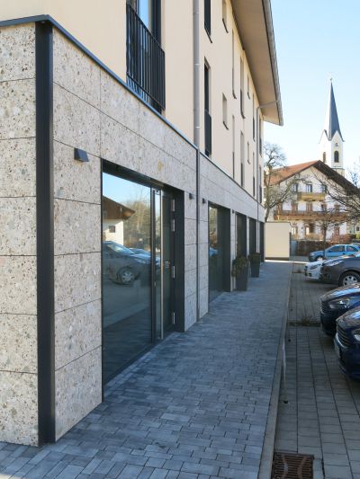 Fassaden und Bodenplatten sowie Rohplatten Tranche