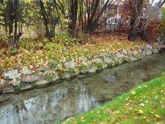 Steine für den Garten und Bachverbau aus Brannenbu