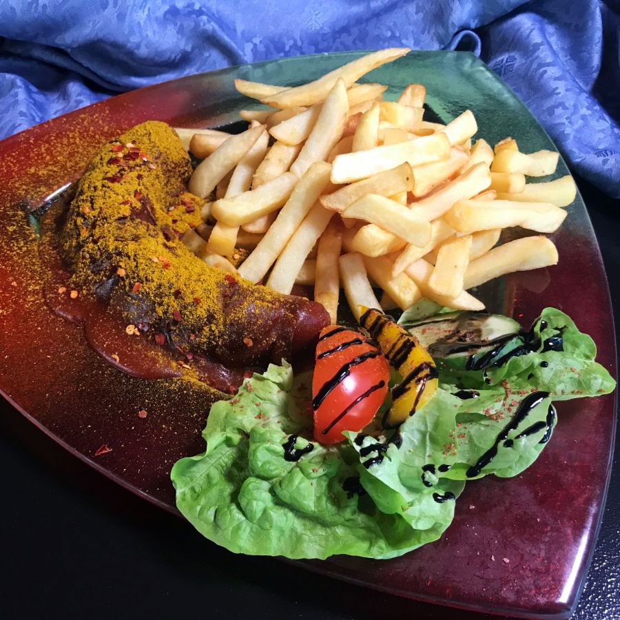 Currywurst mit Pommes Unser Klassiker ?